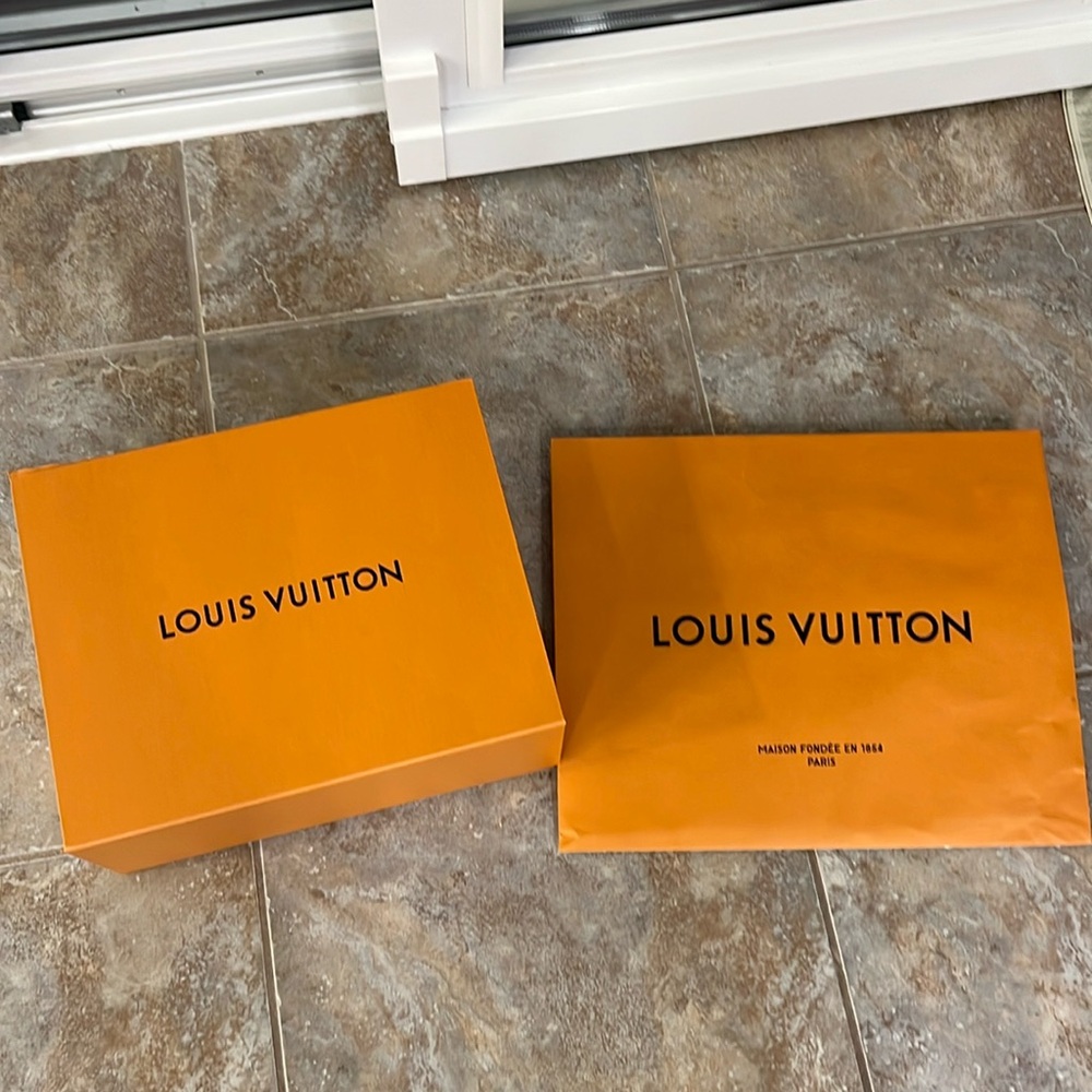 LOUIS VUITTON Shopping Box & Bag 🧡